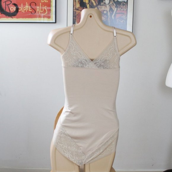 La Vie En Rose Bodysuit Large Beige Teddy Women's Lace New with Tags T22 - Picture 3 of 14